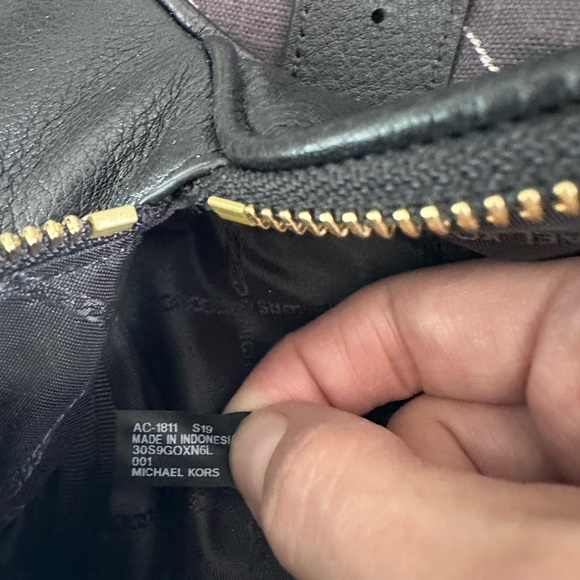 MICHAEL MICHAEL KORS
Mott Medium Leather Waistpack - Picture 8 of 14